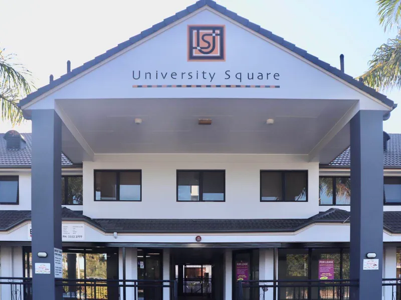 5 Minutes Walk to Griffth & Gold Coast Hosptial Fully furnished - Include all utility bill &unlimited internet- Holiday special price available 