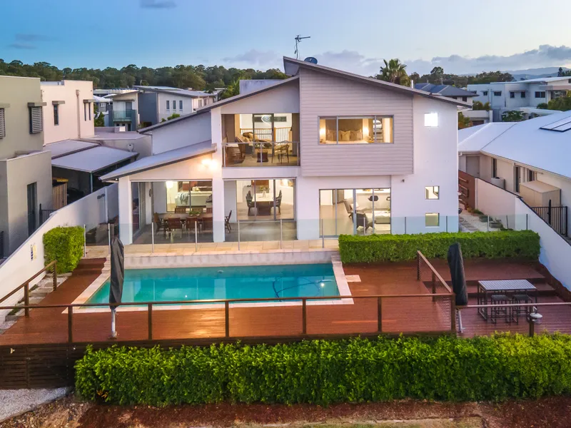 NORTH FACING WATERFRONT FAMILY HOME IN PRESTIGIOUS RIVER LINKS ESTATE