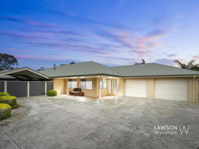 Expansive Family Living In Wyndham Green