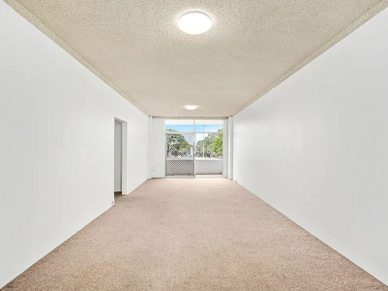 Oversized apartment with huge double garage 