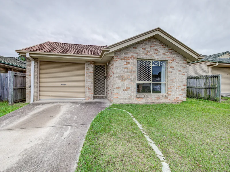 CHARMING 3 BEDROOM HOME OFFERING LOW MAINTENACE LIVING IN CONVENIENT LOCATION!