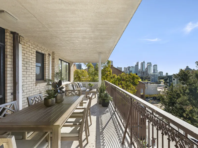 Focused On Iconic Views, Easy Modern Living And With An Abundant 30m2 Outdoor Entertaining
