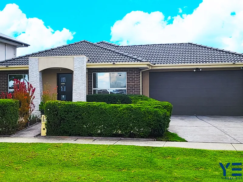 Stylish & Modern with Waterfront Views