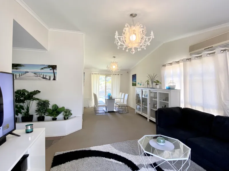 Only 300m away from Arundel Plaza Shopping Centre