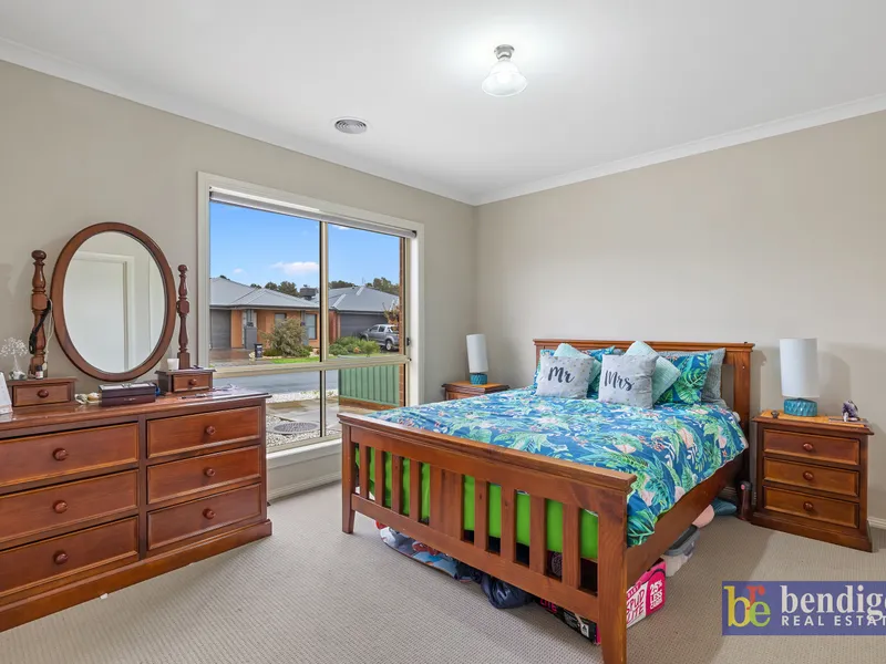 4 BEDROOM HOME IN WHITE HILLS