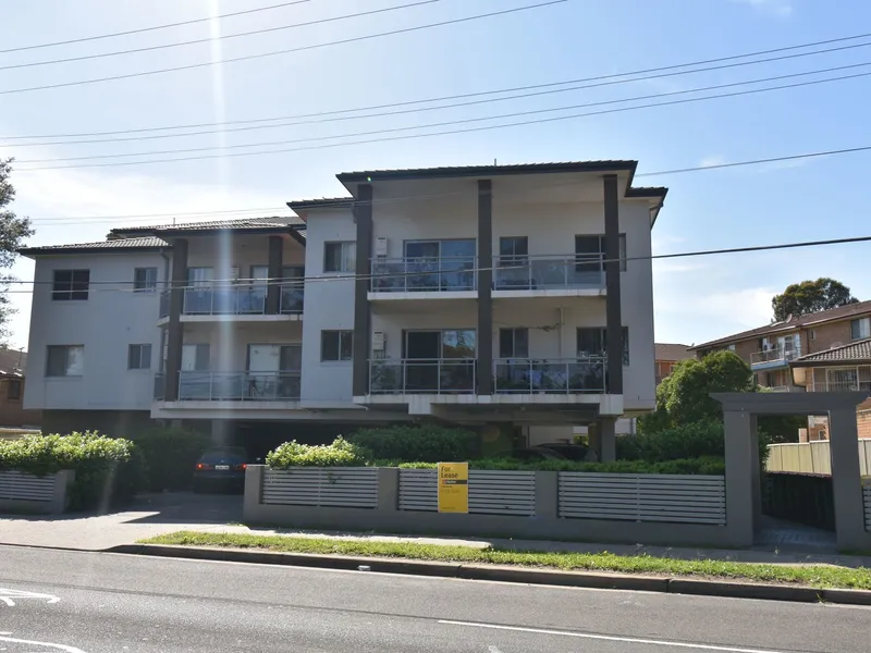 LARGE & MODERN 2 BEDROOM APARTMENT