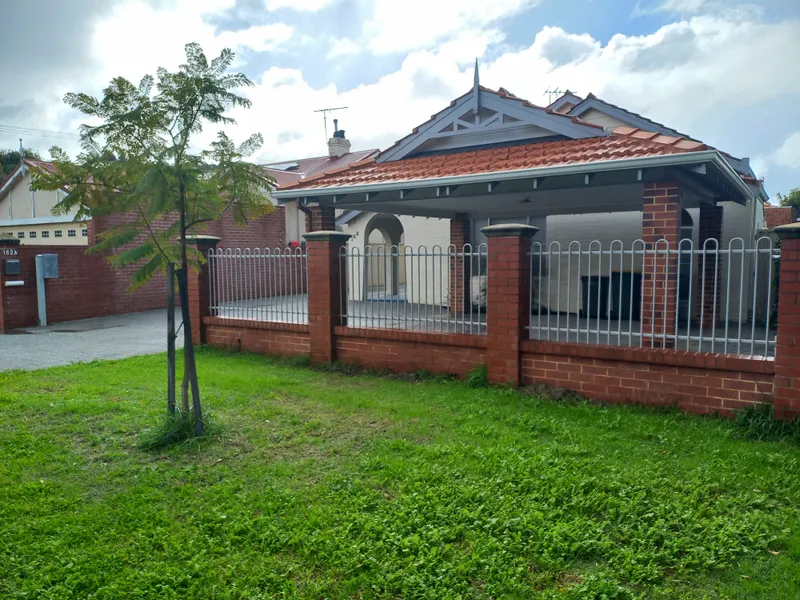 Front Home with Front Porch & Ducted Air-Confitioning