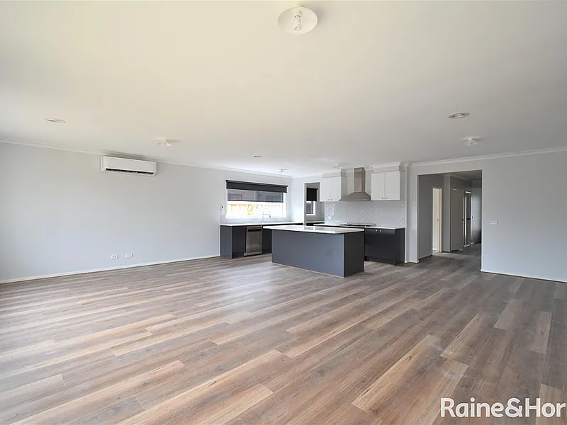 Beautifully presented 4 bedroom home!