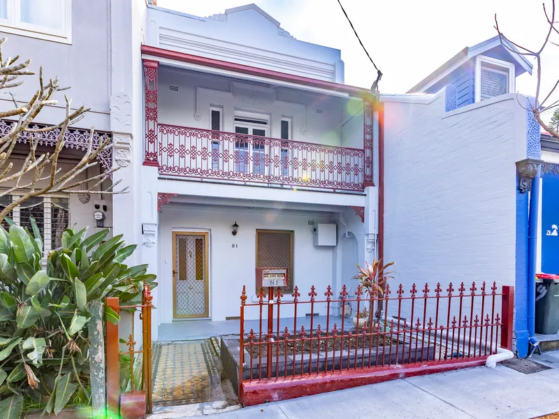 Renovated 3-Bedroom Terrace in a Tranquil, Leafy Neighborhood