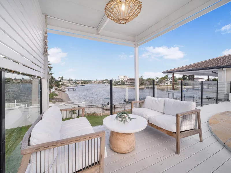 Luxurious Waterfront Oasis in the Heart of Mermaid Waters
