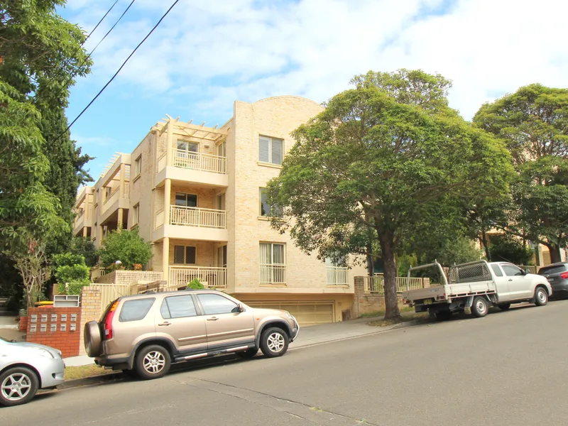 Modern Security Apartment ** Available 13/09/24 **
