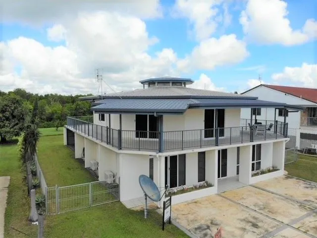 Beachfront Lucinda home, grab it before its gone.