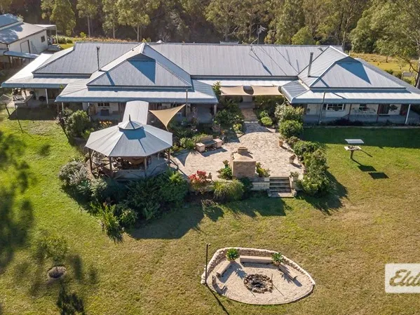 LUXURIOUS COUNTRY LIVING AWAY FROM CITY LIGHTS