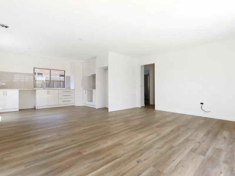 MODERN LOW MAINTENANCE LIVING!