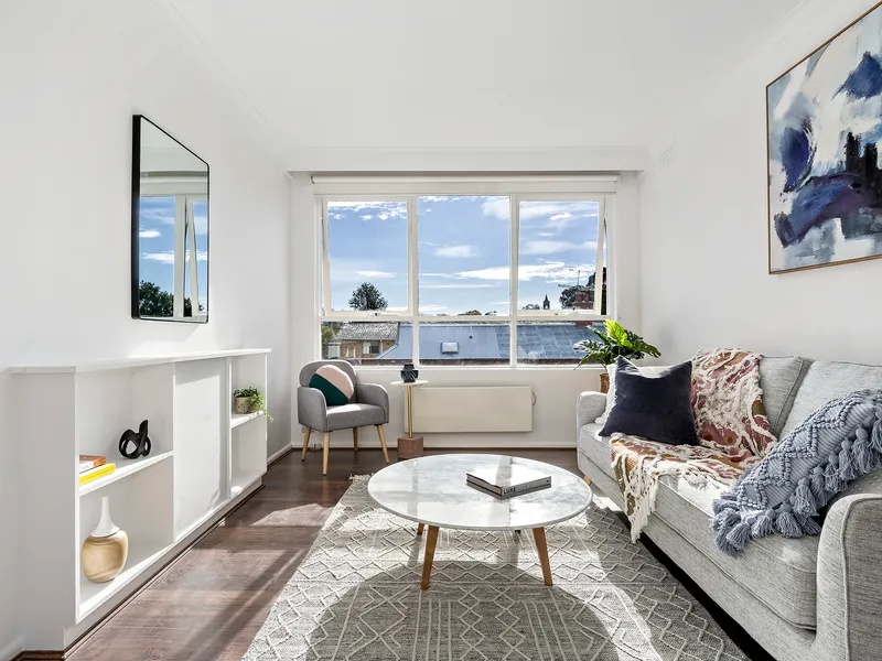 Contemporary Light Filled Northern Living In Hawthorn's Lifestyle Precinct