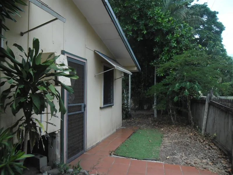 2 bedroom home with large shed!