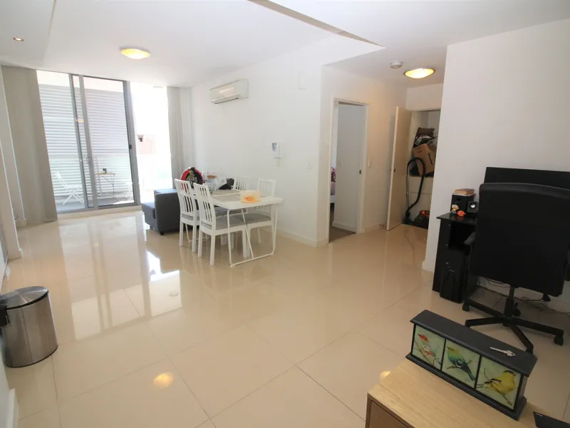 One bedroom+study in desirable location                   