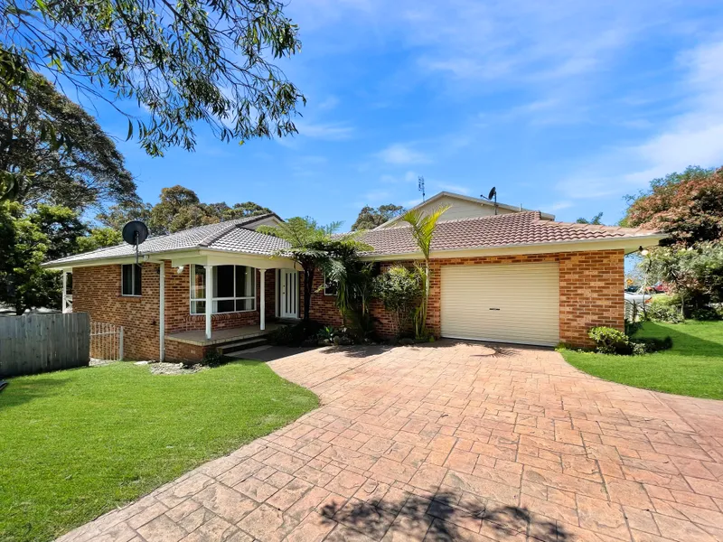 Beautifully Renovated 4 Bedroom House, 2 Bathrooms, 1 LUG