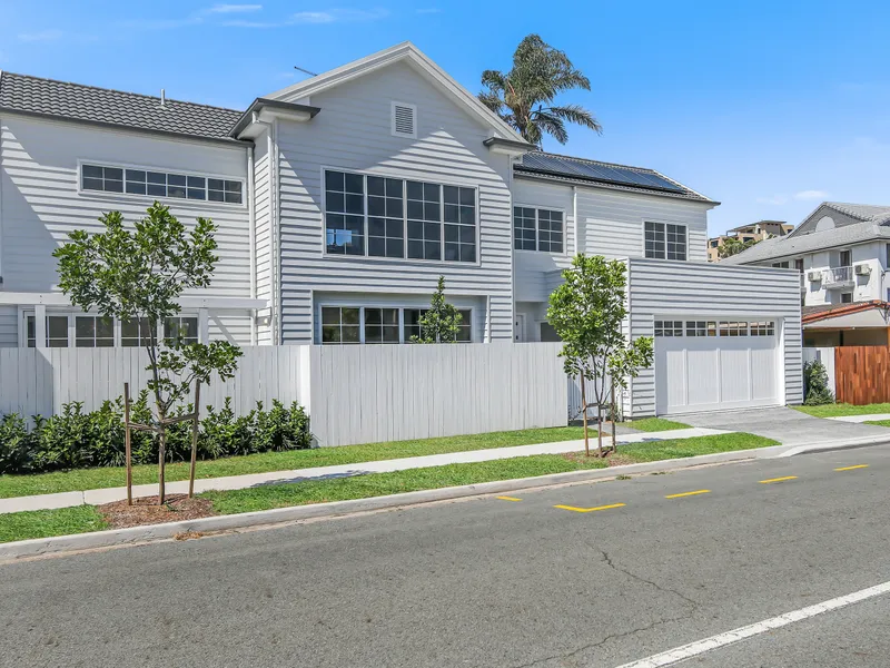 Hamptons inspired brand new duplex within moments to the beach