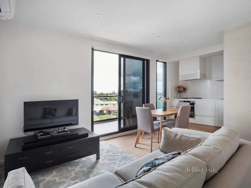 BOUTIQUE BRILLIANCE WITH HORIZON VIEWS