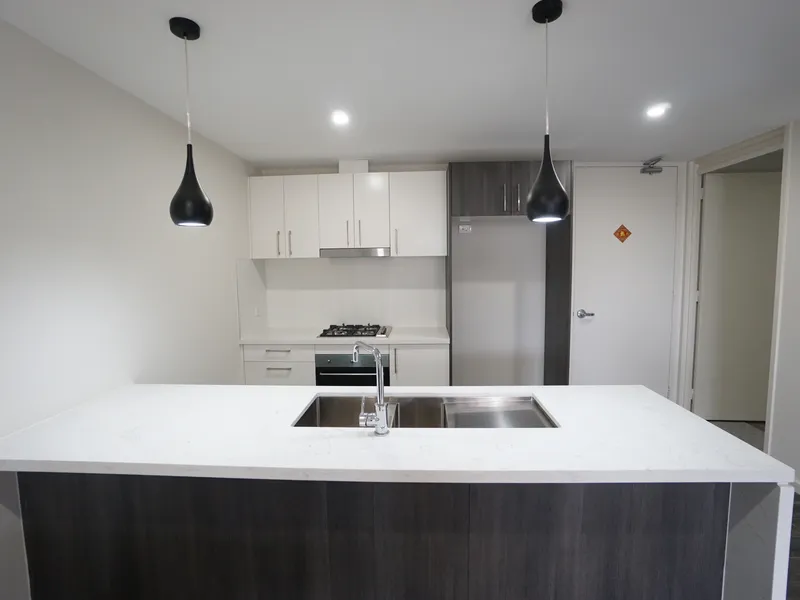 Near New Spacious 1 Bedroom Apartment with Courtyard