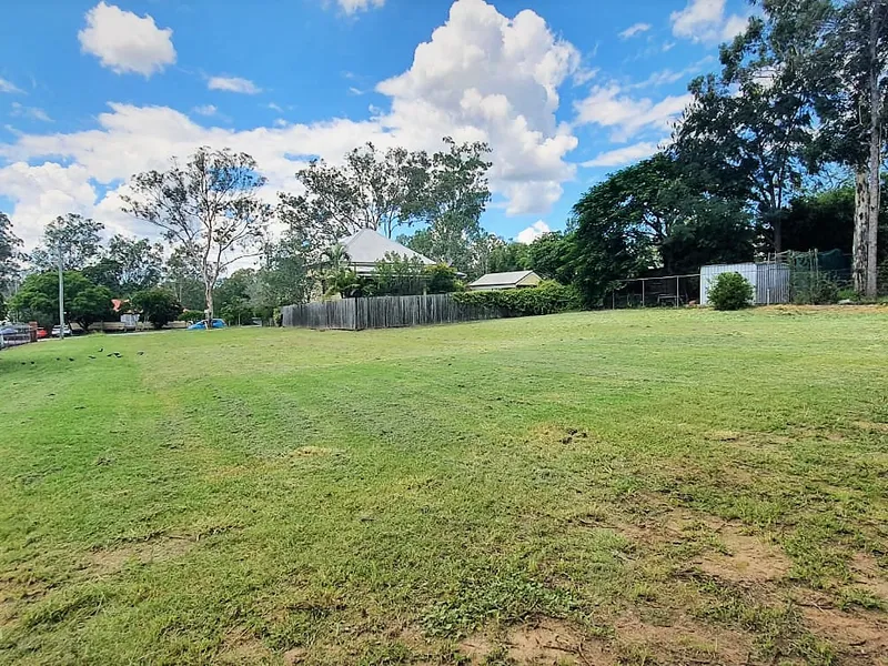 Build your dream home or build your investment! Huge 1620m2 flat block of land!