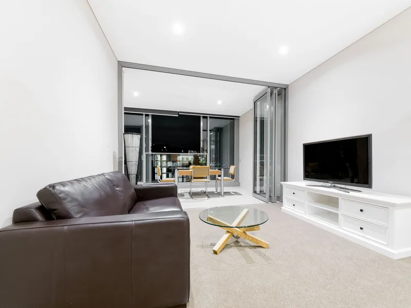 Fully furnished 1 bedroom apartment in Wentworth Point Footbridge Blvd (Month to Month lease available)