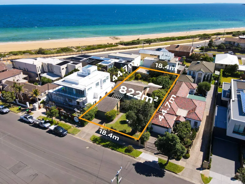 822sqm, STEPS TO THE BAY!