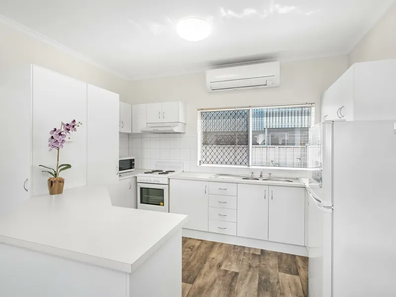 Wheelchair Friendly. Modernised Central Apartment.