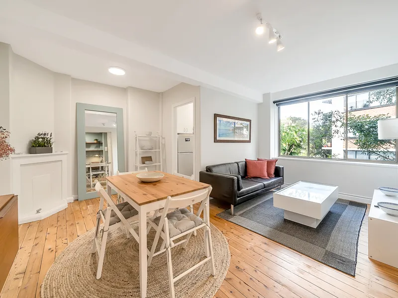 Fully furnished and renovated 1-bedroom apartment