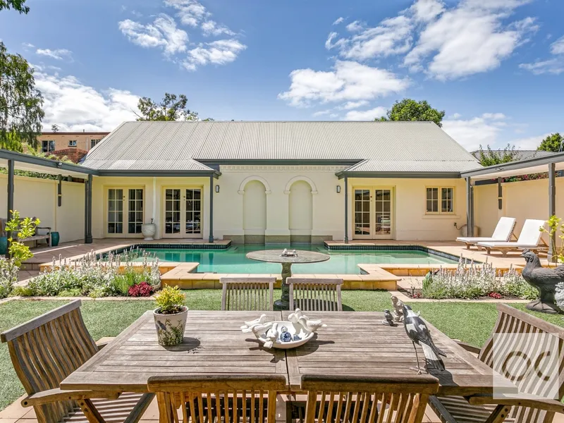 KINGSTON - CITY FRINGE OPULENCE