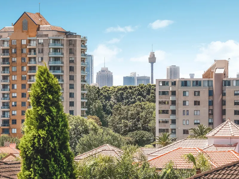 STUNNING 2 BEDROOM APARTMENT & LUG - Close to UNSW, POW HOSPITAL, SHOPS & LIGHT RAIL