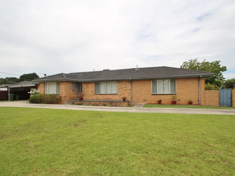 HUGE 4 BEDROOM HOME WITH SEPARATE UNIT