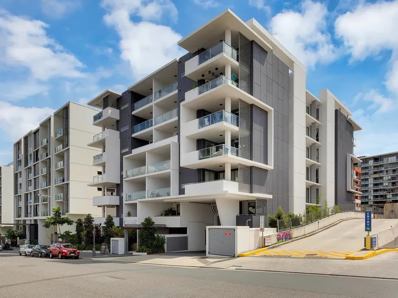 1 BEDROOM APARTMENT IN THE HEART OF WEST END!