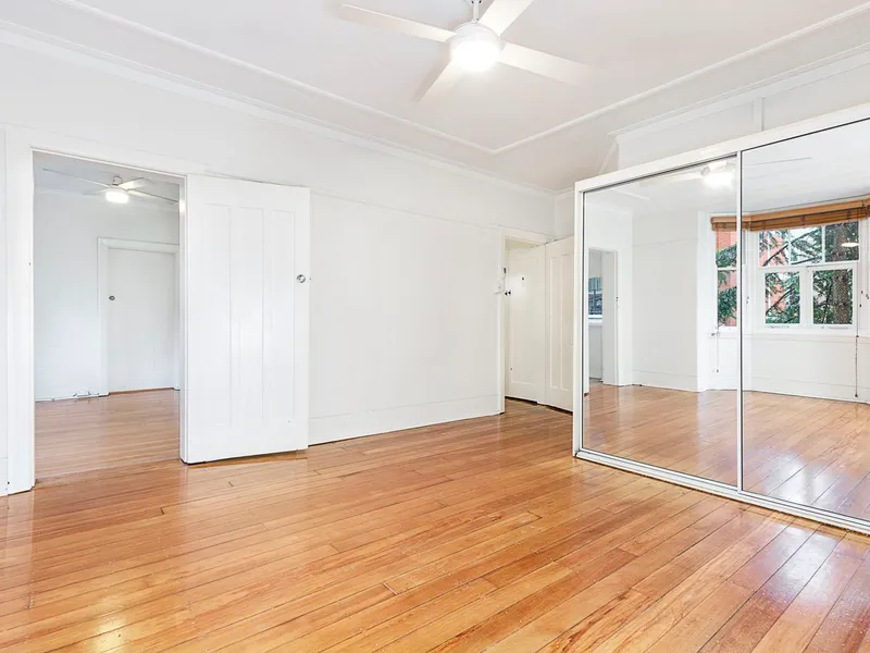 CHARMING APARTMENT, FOOTSTEPS TO RUSHCUTTERS BAY