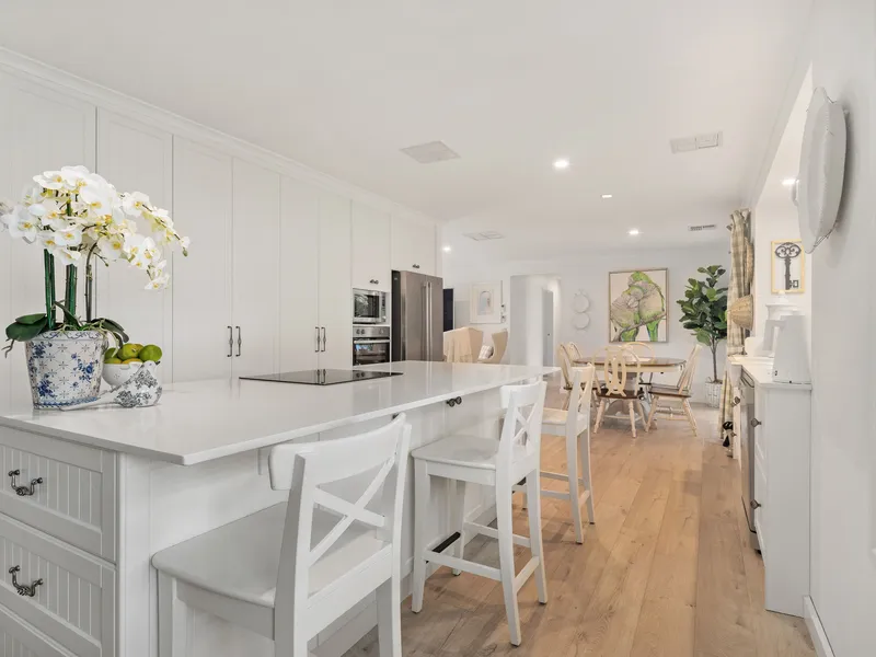 Classy Hamptons living in the suburbs