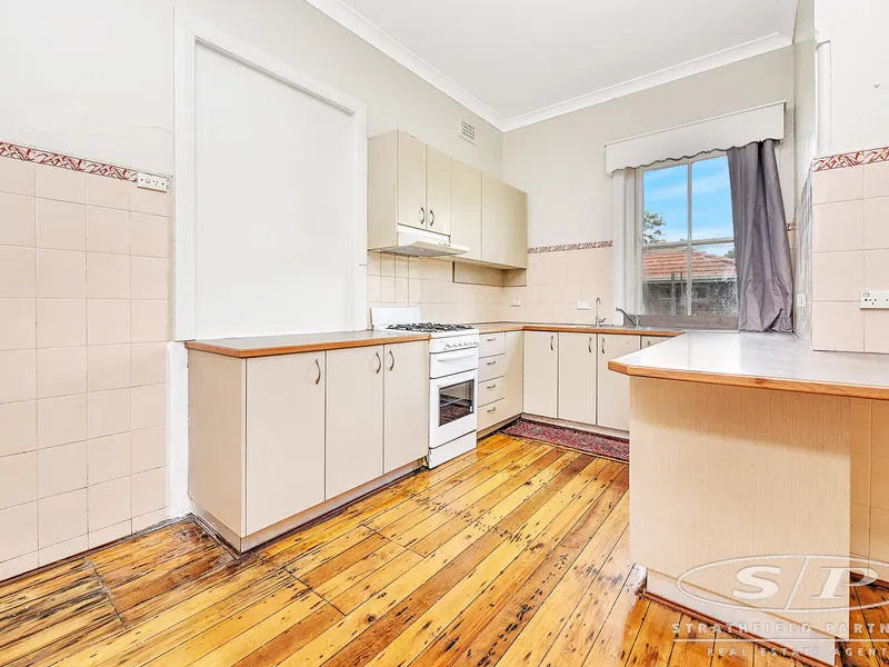 Spacious six bedroom home 