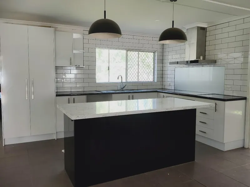 FAMILY HOME OR INVEST - 800sqm in Edmonton