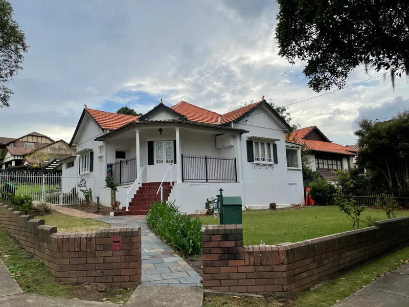 Great Location! 4/5 Bedroom Huge House @ Eastwood 