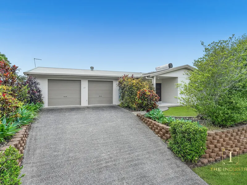 Spacious Home in Quiet Close With Drive Through Yard Access 