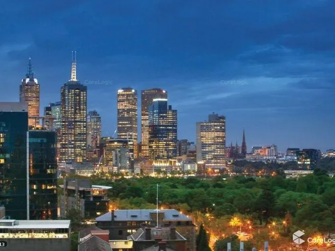 Stunning Views, Renovated - Convenient Safe Location - easy & beautiful work to CBD