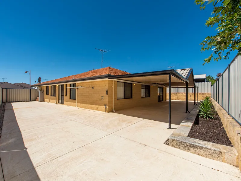 If you want an ENORMOUS amount of side access, then this is the house for you!!!