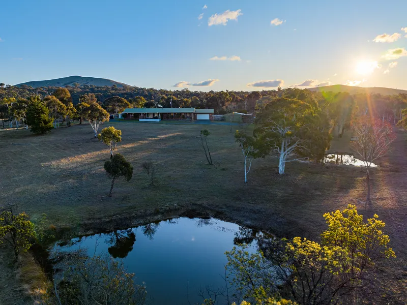 Exquisite Rural Retreat with Captivating Views.