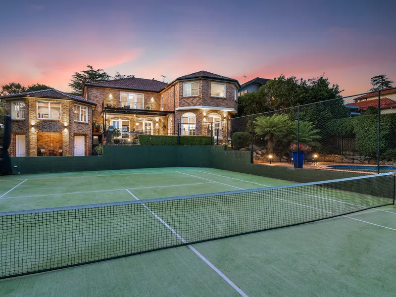 The complete package, grand home, tennis court and location