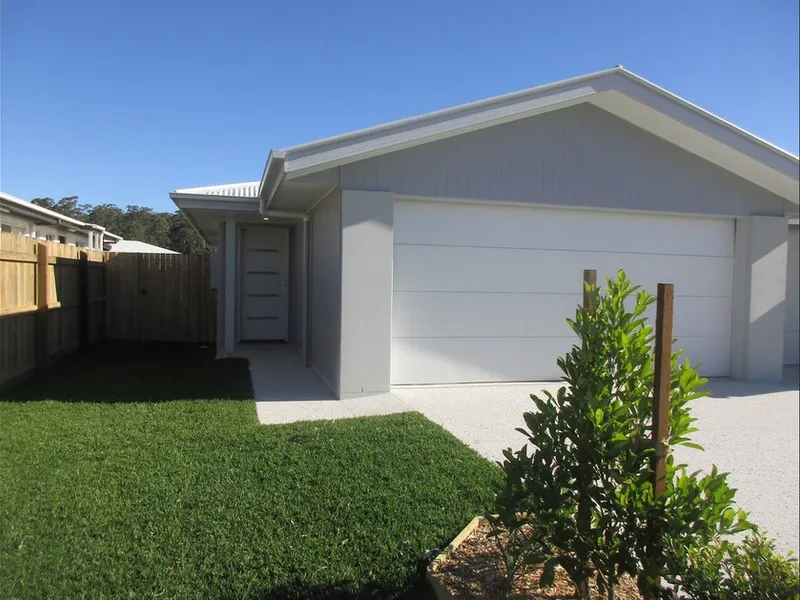 Three bedroom property located in the highly sought out Parklakes II Estate!