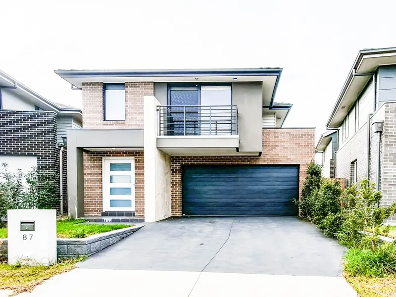 Fantastic Design Huge Home Welcome Move In