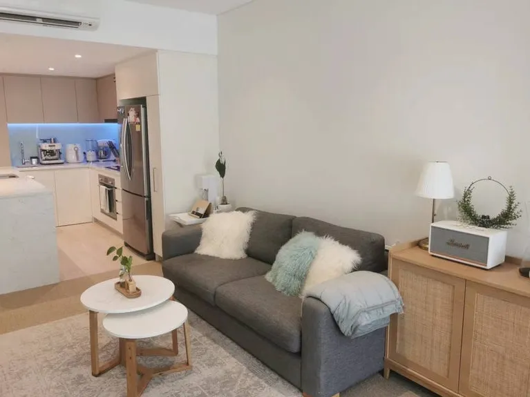 Sunny two bedroom apartment with courtyard access to quiet and beautiful garden