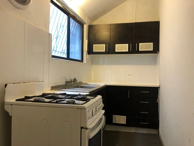 Large Spacious 1 bedroom flat in a a house of 3 units-Separate entry