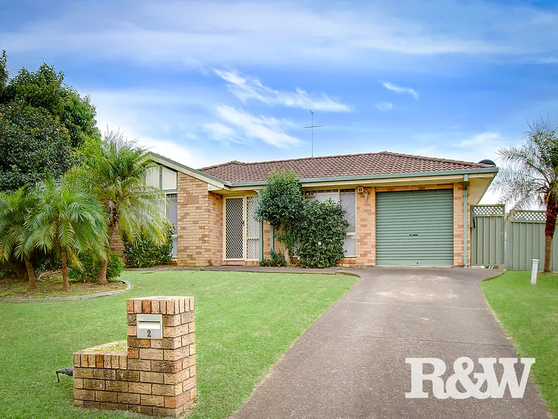 4 BEDROOM BRICK VENEER FAMILY HOME!