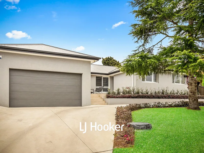 RENOVATED, SINGLE LEVEL ENTERTAINER ON 934m2